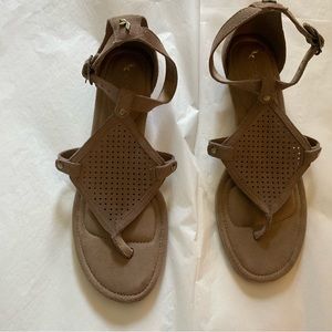EUC Koolaburra by UGG sandals sz 7